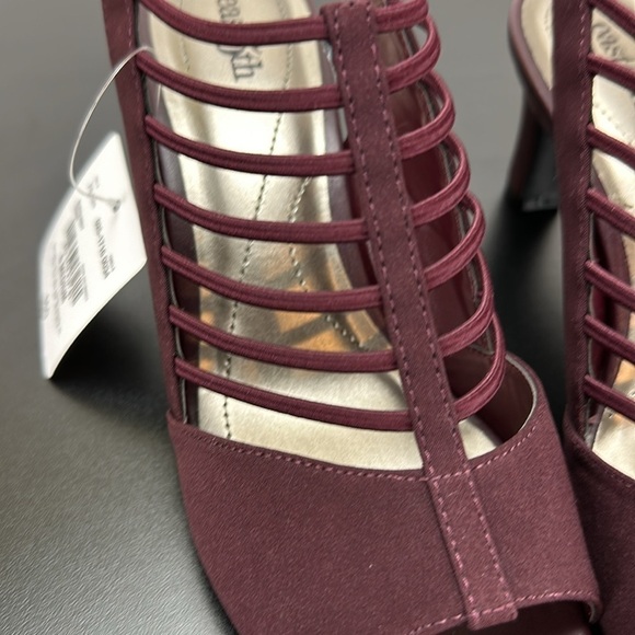 East 5th Neville Burgundy Strappy Heeled Sandals Size 6M Slingback - Picture 7 of 11